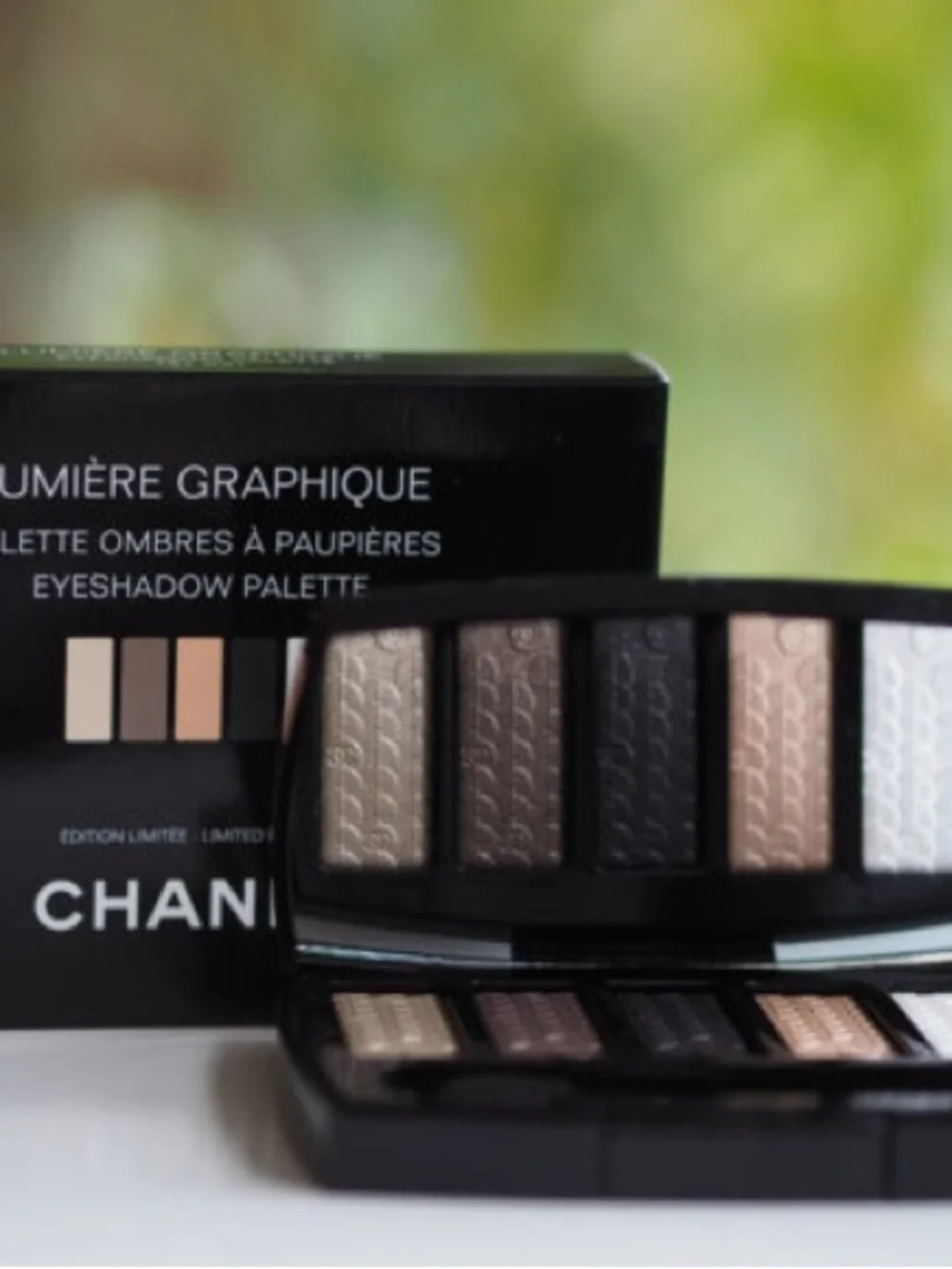 CHANEL Lumière Graphique Eyeshadow Palette - Nude, Taupe, Brown & Black Shades